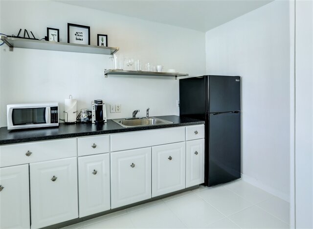 Image 4 for Deluxe 2 Queen with kitchenette