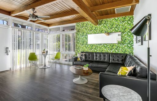 Image 2 for Extra Large One Bedroom Suite with Kitchenette