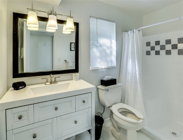 Image 2 for Deluxe King with Large Kitchenette