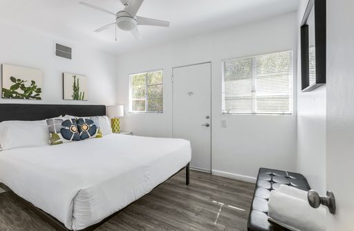 Image 3 for One Bedroom Suite with Kitchenette
