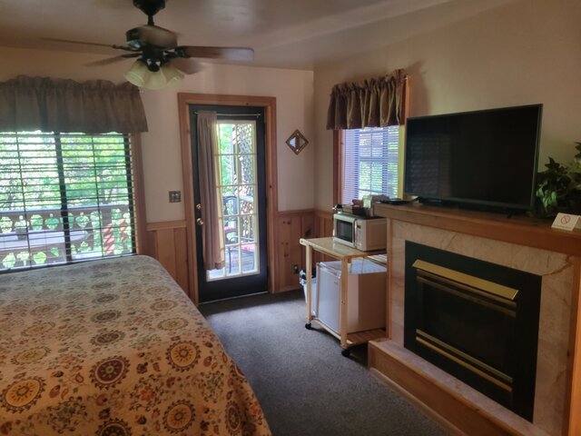 Image 1 for 10) Room