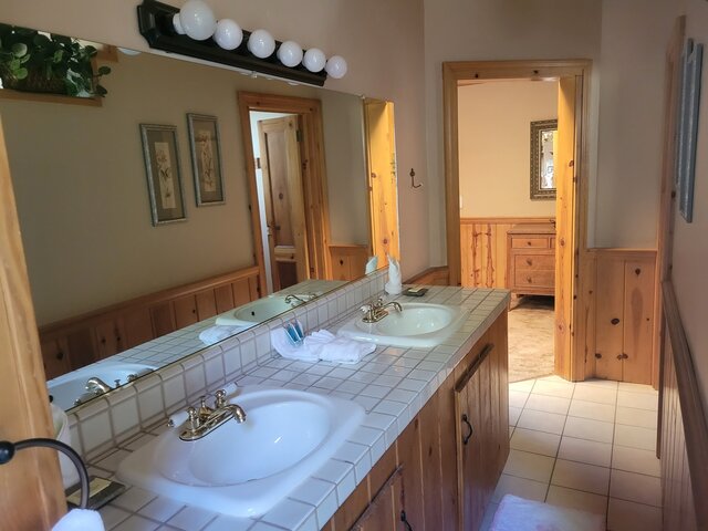 Image 6 for 12) Honeymoon Suite