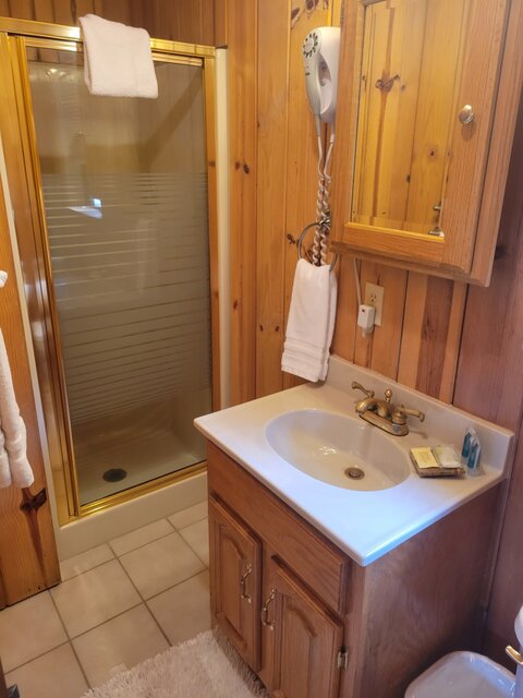 Image 3 for 05B) Bear Cabin (Two bed / Two bath)