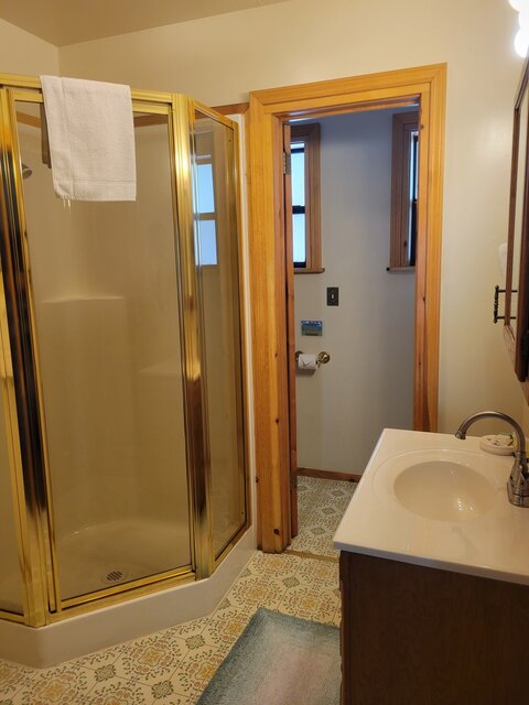 Image 3 for 11) Room