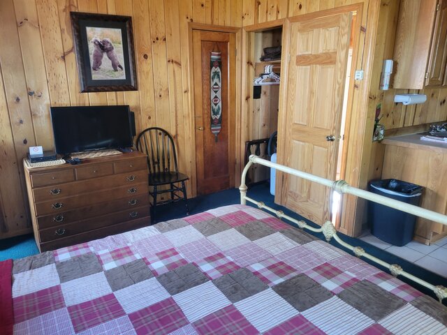 Image 2 for 05A) Bear Cabin (One Bed / One Bath)