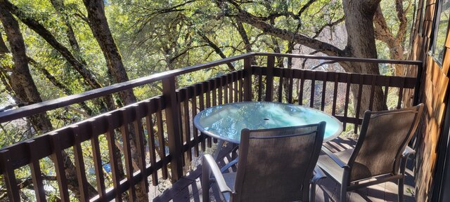 Image 7 for 09) Treehouse Cabin