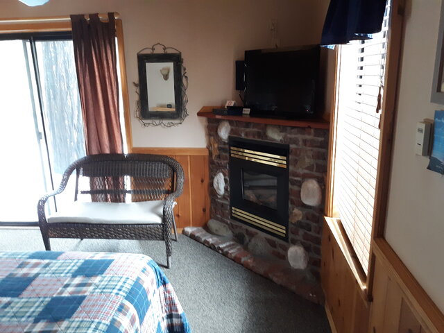 Image 2 for 04A) Cedar Cabin - (One Bed / One Bath)