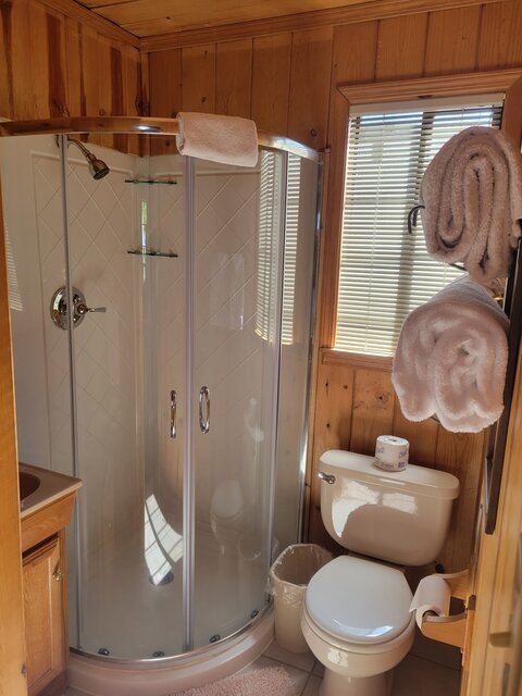 Image 4 for 05B) Bear Cabin (Two bed / Two bath)