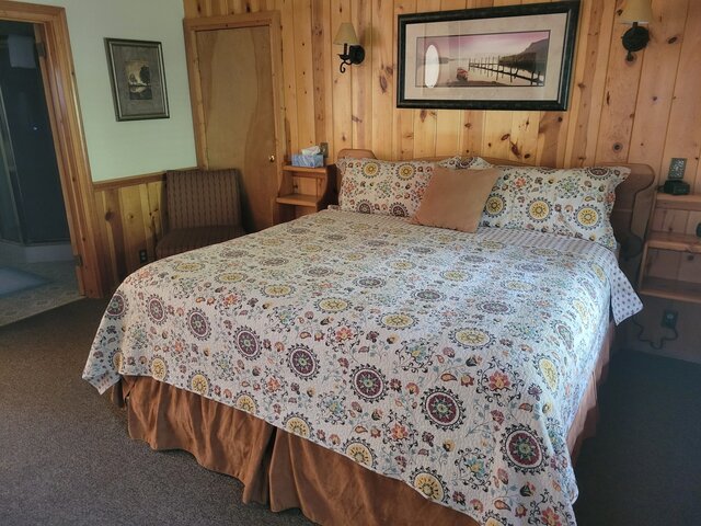 Image 2 for 10) Room