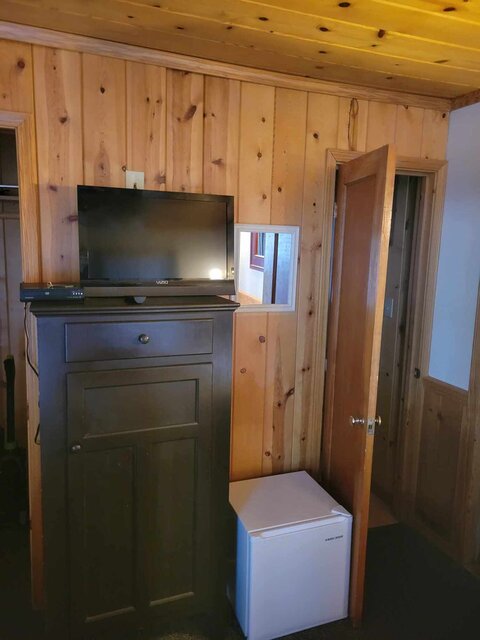 Image 3 for 04B) Cedar Cabin  (Two bed / Two bath)