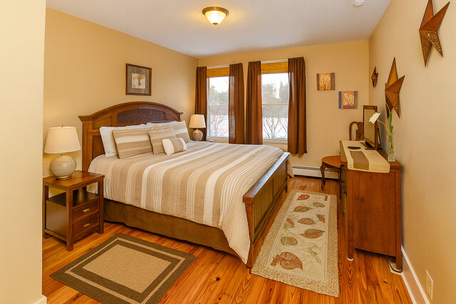 Image 1 for 203 Queen