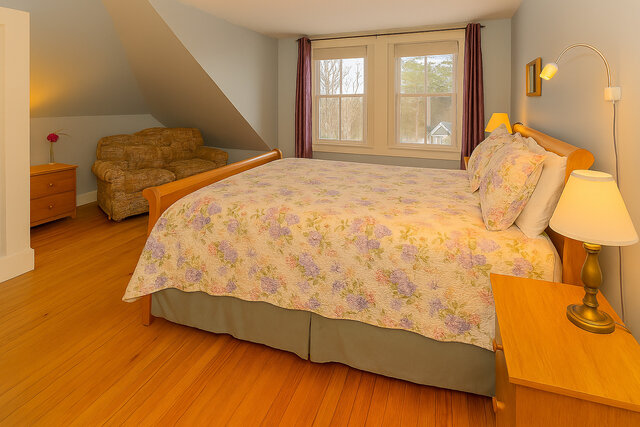 Image 1 for 404 Queen