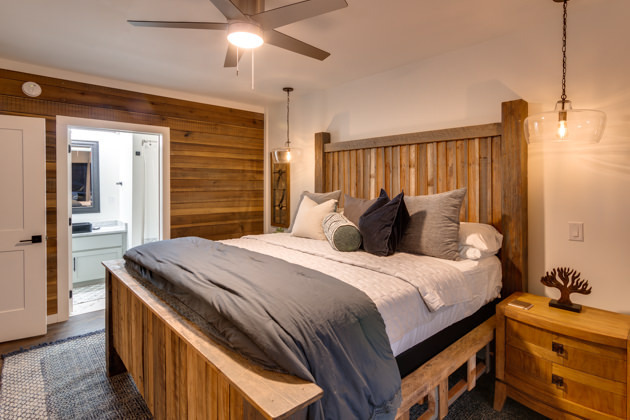 Encore Lakefront Cabin Rental Third Bedroom 2