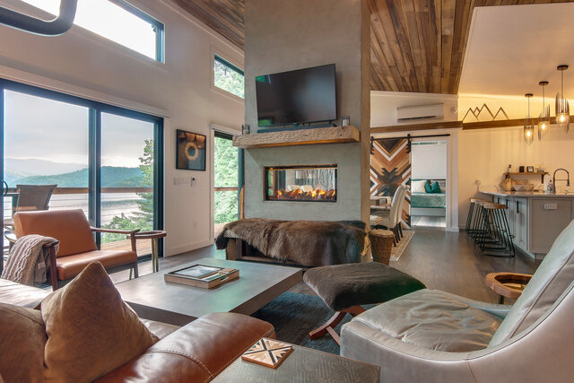 Encore Lakefront Cabin Rental - Living Room2