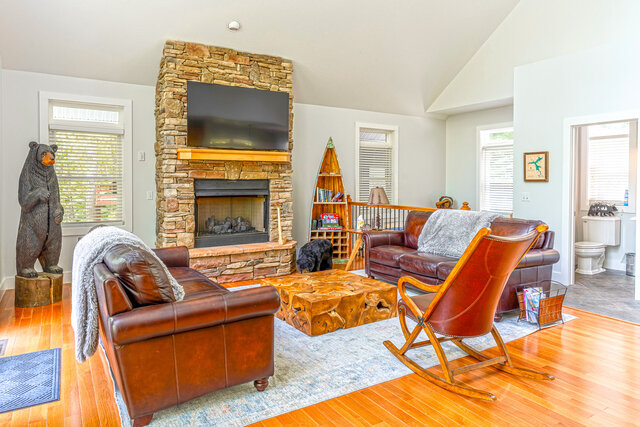 Image 4 for Idle Speed Lakefront Cabin