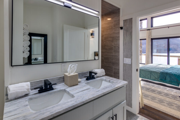 Clean, well-appointed bathroom