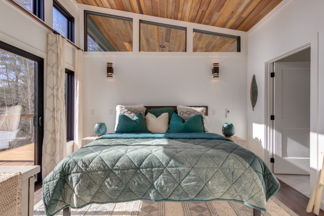 Encore Lakefront Cabin Rental Second Bedroom-2