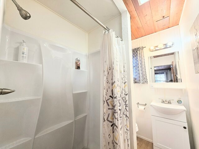 Image 22 for #09 - Large Lakeview One Bedroom- Pet Friendly