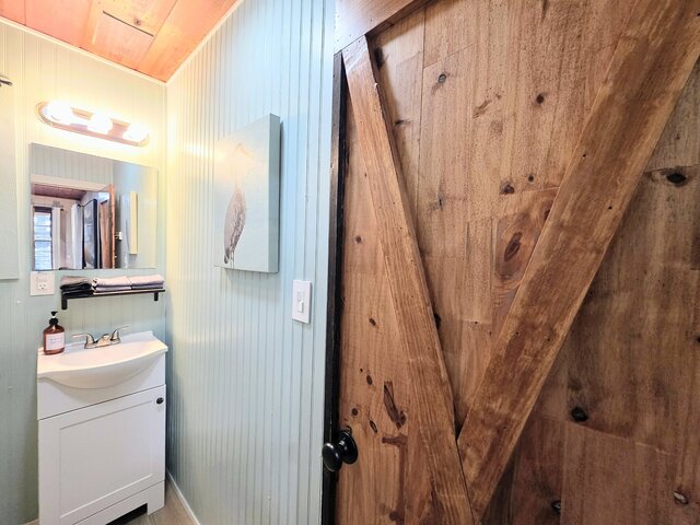 Image 11 for #09 - Large Lakeview One Bedroom- Pet Friendly