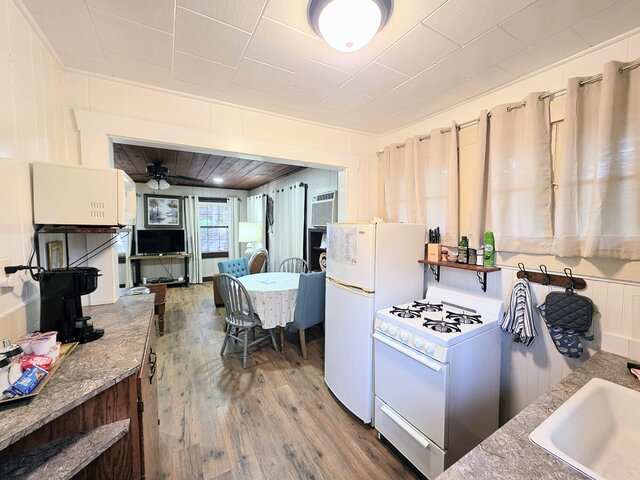 Image 18 for #09 - Large Lakeview One Bedroom- Pet Friendly