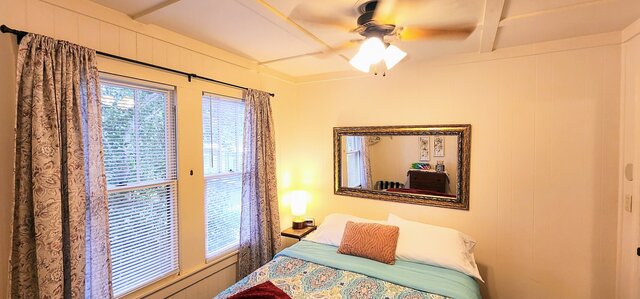 Image 13 for #05 - Lakefront Two Bedroom Cottage- Pet Friendly