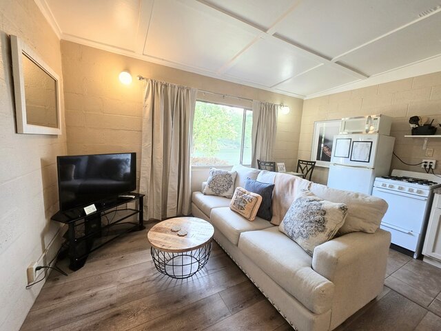 Image 3 for #03-Fantastic Lakeside Cottage-Pet Friendly