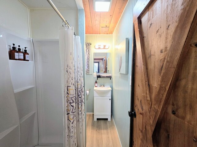 Image 10 for #09 - Large Lakeview One Bedroom- Pet Friendly