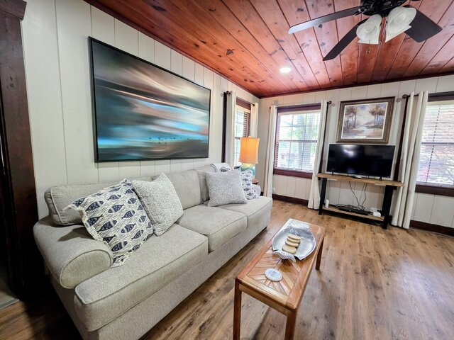 Image 15 for #09 - Large Lakeview One Bedroom- Pet Friendly