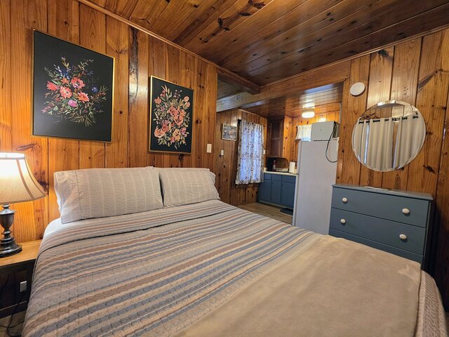 Image 10 for #07 - Lakeview One Bedroom Cabin-Pet Friendly