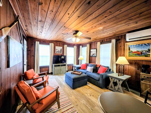 Image 11 for #04-Adorable Large 1 Bedroom Lakeside Cottage