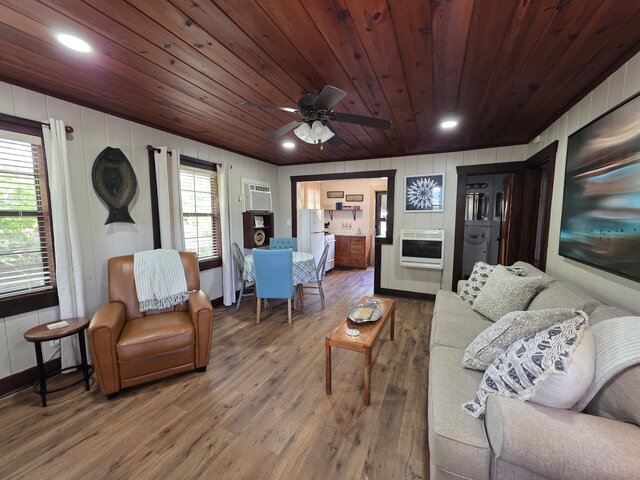 Image 11 for #09 - Large Lakeview One Bedroom- Pet Friendly