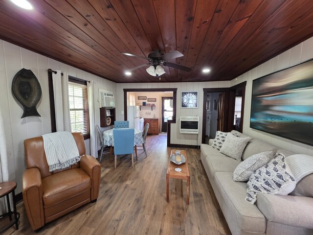 Image 12 for #09 - Large Lakeview One Bedroom- Pet Friendly