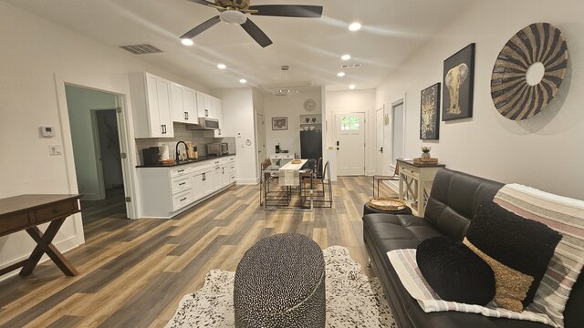 Image 5 for 1217C Deluxe Country Cabin