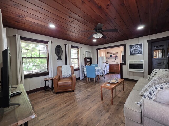 Image 10 for #09 - Large Lakeview One Bedroom- Pet Friendly