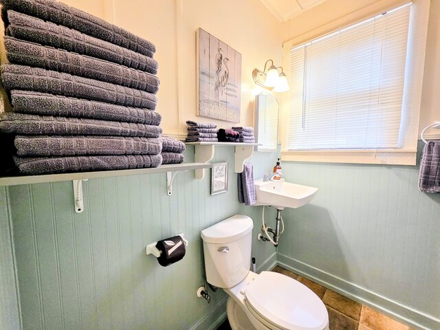 Image 13 for #05 - Lakefront Two Bedroom Cottage- Pet Friendly