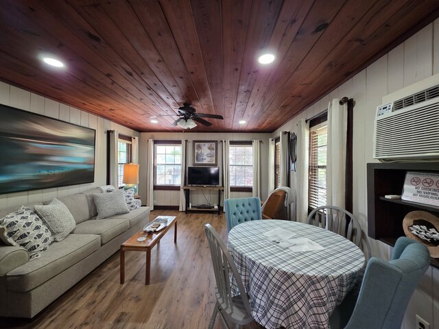 Image 4 for #09 - Large Lakeview One Bedroom- Pet Friendly