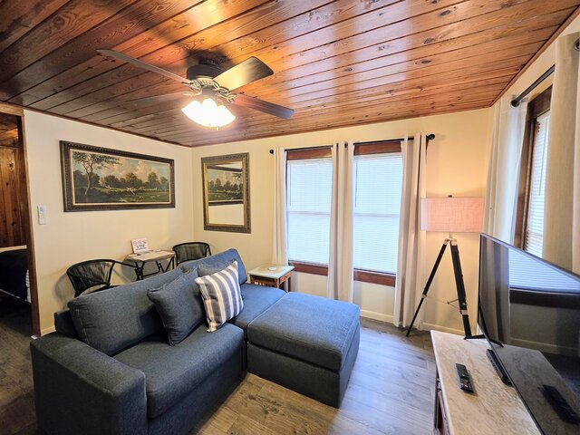 Image 9 for #08 - One Bedroom Lakeview Cabin-Pet Friendly