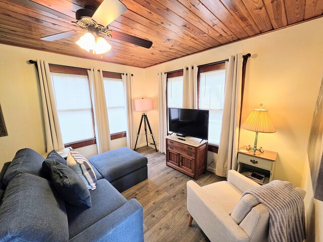 Image 2 for #08 - One Bedroom Lakeview Cabin-Pet Friendly