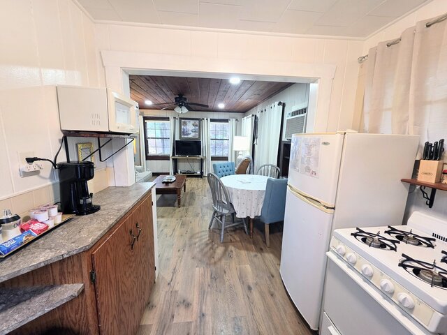 Image 17 for #09 - Large Lakeview One Bedroom- Pet Friendly