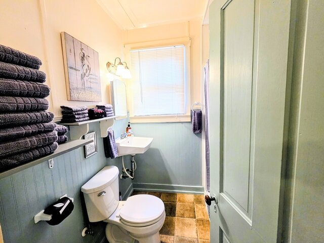 Image 11 for #05 - Lakefront Two Bedroom Cottage- Pet Friendly