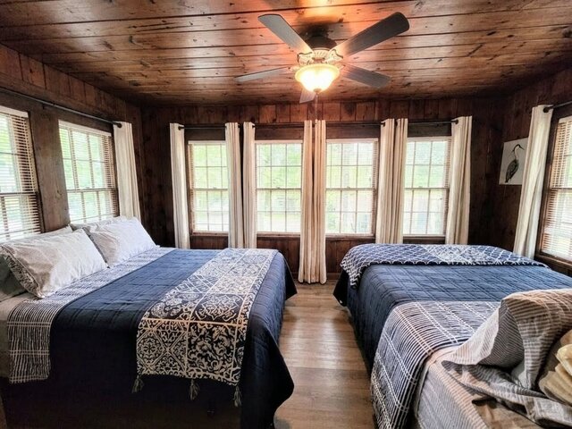 Image 14 for #09 - Large Lakeview One Bedroom- Pet Friendly
