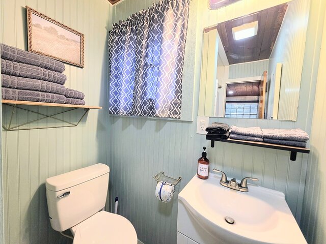 Image 12 for #09 - Large Lakeview One Bedroom- Pet Friendly