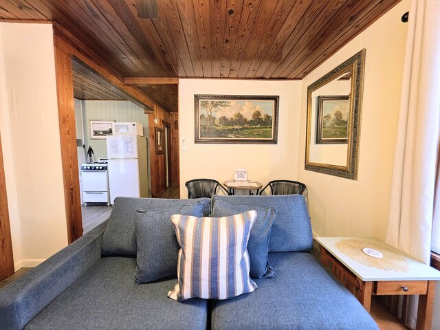 Image 5 for #08 - One Bedroom Lakeview Cabin-Pet Friendly