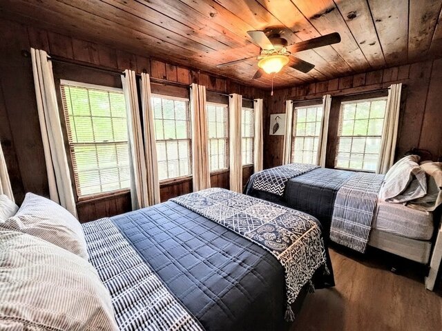 Image 13 for #09 - Large Lakeview One Bedroom- Pet Friendly