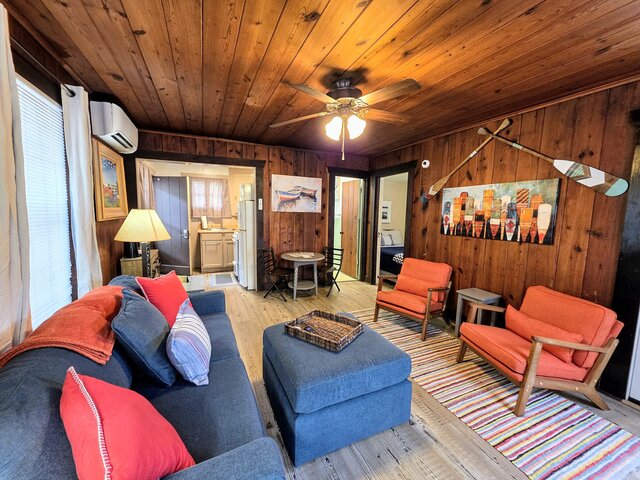 Image 5 for #04-Adorable Large 1 Bedroom Lakeside Cottage