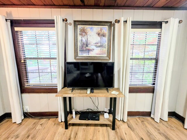 Image 8 for #09 - Large Lakeview One Bedroom- Pet Friendly