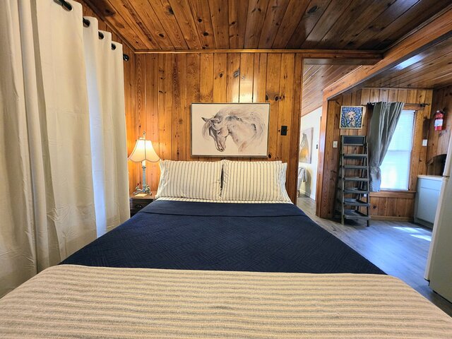 Image 15 for #08 - One Bedroom Lakeview Cabin-Pet Friendly
