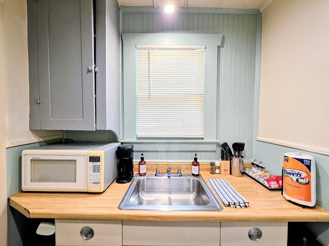 Image 6 for #05 - Lakefront Two Bedroom Cottage- Pet Friendly