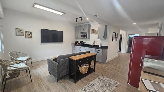 Image 1 for 1217B Deluxe Fun Barn