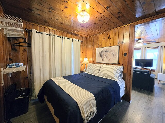 Image 16 for #08 - One Bedroom Lakeview Cabin-Pet Friendly